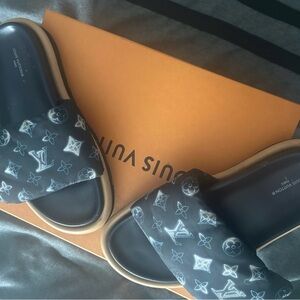 LV Pillows Slides